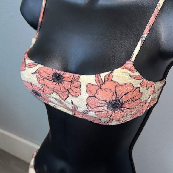 Floral velvet with normal bottom swimsuit set. - Picture 4 of 14